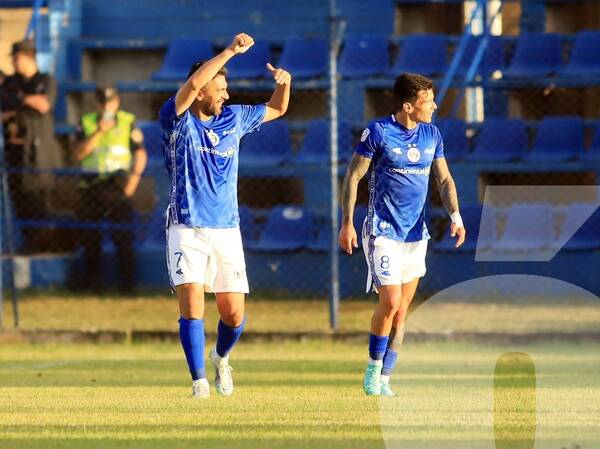 Crónica / Marcó dos goles, fue cambiado, perdieron y se enojó