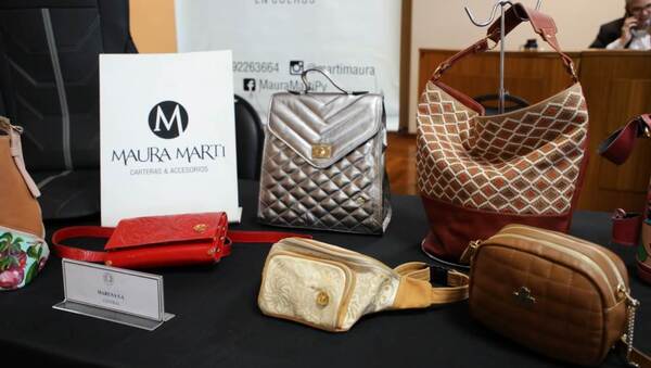Emprendedora de carteras y accesorios en cuero, se lanza a la fabricación de tapicería para aviones y barcos