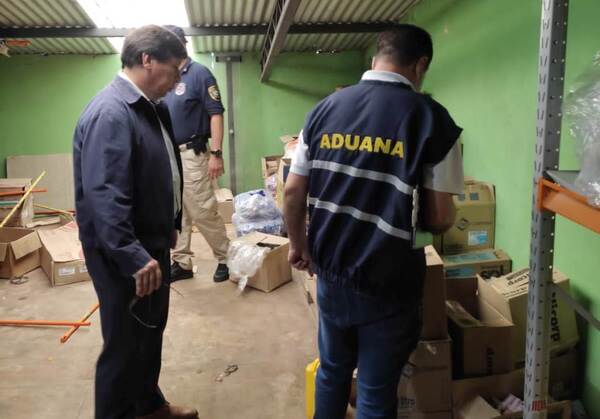 Incautan mercadería de contrabando por valor de G. 40 millones de un súper de Areguá •