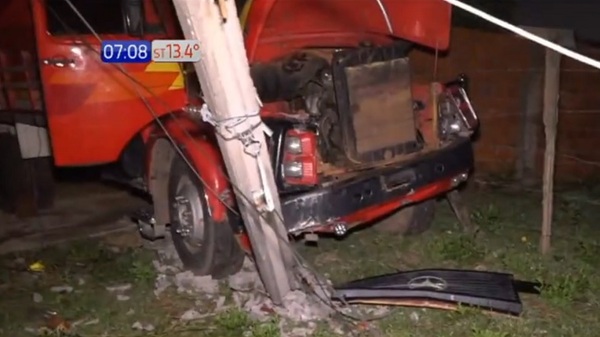 Atropelló una columna y dejó sin luz a un barrio | Noticias Paraguay