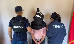 Interpol captura a paraguaya acusada de matar a su bebé en Argentina - OviedoPress