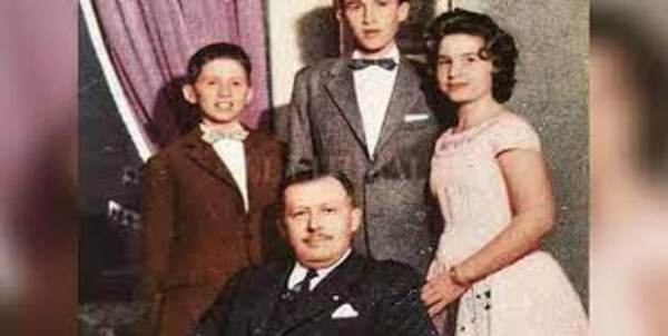 Diario HOY | Admiten paternidad de Stroessner de hijo extramatrimonial, quien exige terreno de US$ 500 millones