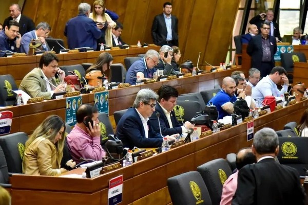 Ampliación del Congreso aumenta riesgo de default económico del país