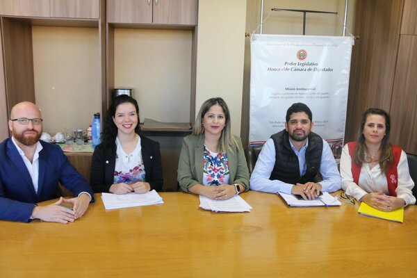 Denuncian graves irregularidades en Derecho UNA - Megacadena — Últimas Noticias de Paraguay