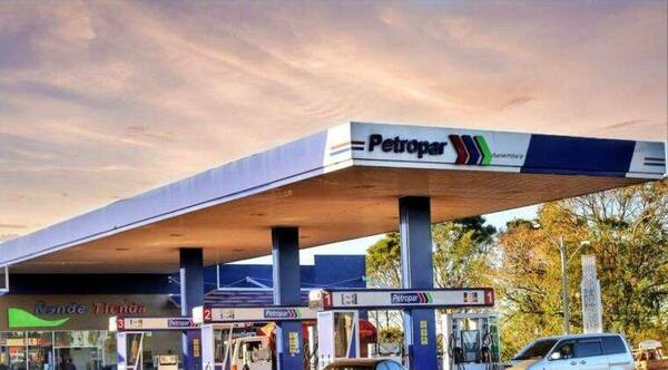 Crónica / Franquicias de Petropar bajaran avei el precio de sus naftas desde el lunes he'i