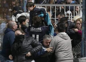 Separan a jefe policial en partido en el que hubo un muerto y ocho heridos - Fútbol Internacional - ABC Color