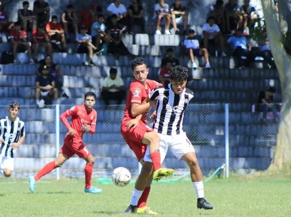 Sub 18: los gumarelos triunfaron y se alejaron de Olimpia - Libertad - ABC Color