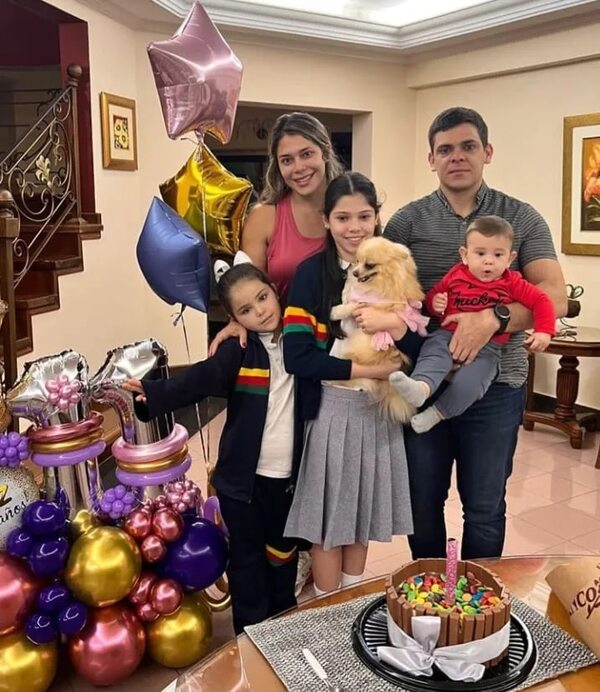 La exmodelo Gaby Mena celebra la vida de su primera hija - Gente - ABC Color