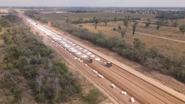 Avanzan a buen ritmo las obras de la Ruta de la Leche en el Chaco - .::Agencia IP::.