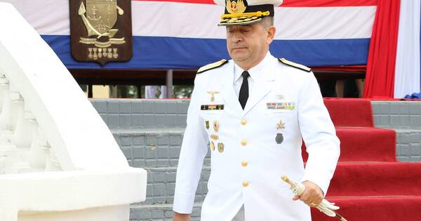 La Nación / Anuncios en Fuerzas Armadas: cambian al comandante Carlos Velázquez