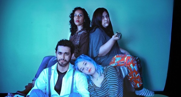 Diario HOY | Obra teatral "No me mires" se estrena en nuevo recinto cultural Espacio Muna