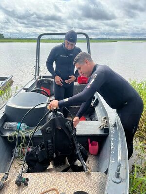 Buzos buscan a pescador desaparecido en el río Paraná en  Salto del Guairá - Nacionales - ABC Color