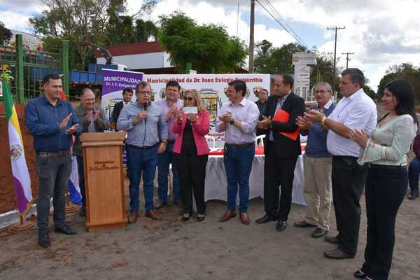 Inauguran obras y otorgan aporte a municipio y a institución educativa en J. Eulogio Estigarribia | 1000 Noticias