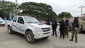 Atacan con disparos e intimidan a dos medios de comunicación en Ecuador