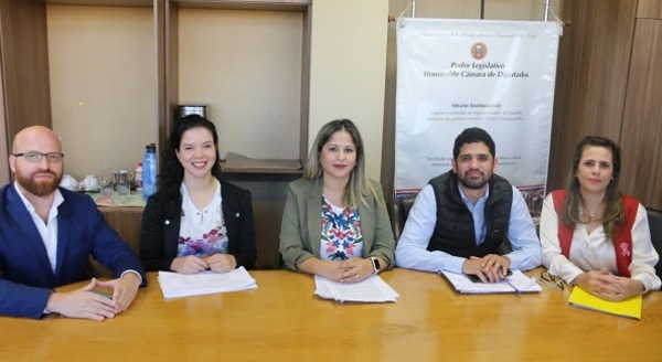 Denuncian a Jorge Bogarín y Myriam Peña por planillerismo