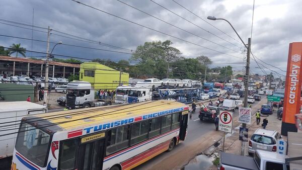 San Lorenzo: Cigüeñeros cierran media calzada de la ruta PY02