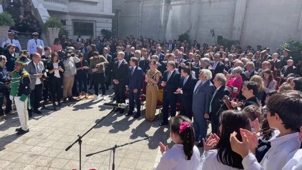 Presidente presidió junto a su homólogo Lacalle Pou la rehabilitación de la sede de la embajada en Uruguay