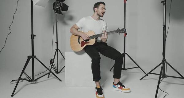 Crónica / [VIDEO] Iván Zavala volvió para cantarle a "María"