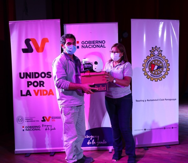 Motociclistas de Lambaré recibirán gratis 100 cascos certificados | 1000 Noticias