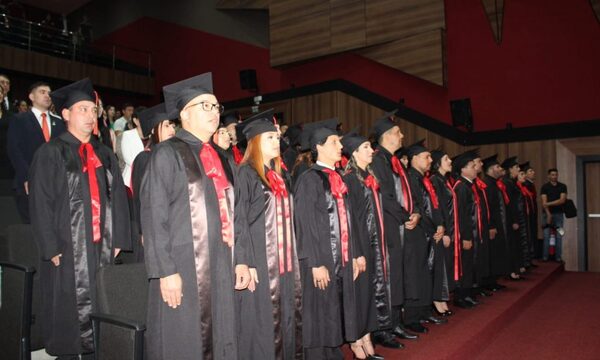 Egresan nuevos profesionales en Derecho, Notariado y Ciencias Políticas