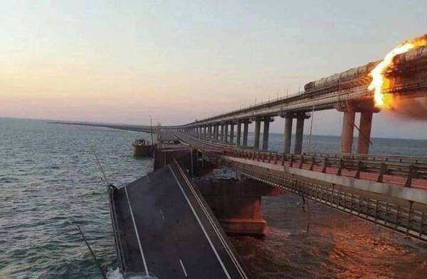 Una explosión destruye parte del único puente que une a Crimea con Rusia | Internacionales | 5Días
