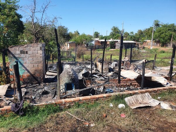 Incendio deja en la calle a una familia en el barrio Fátima