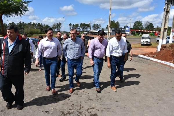 EBY inaugura empedrado y entrega aportes en J. Eulogio Estigarribia | 1000 Noticias