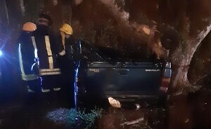 Falleció tras chocar violentamente contra un árbol