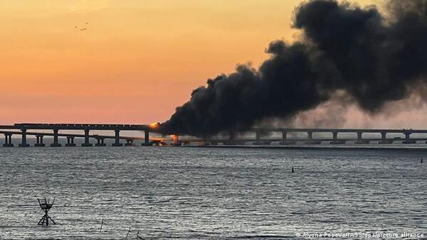 Impactante explosión destruye parte del puente que conecta a Rusia con Crimea - Megacadena — Últimas Noticias de Paraguay