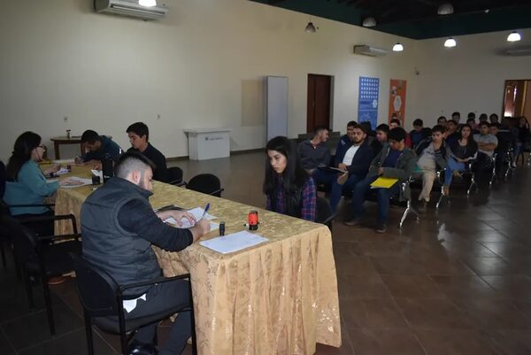 Hasta hoy se reciben carpetas para concurso de técnico en EBY - Nacionales - ABC Color