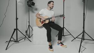 Iván Zavala lanzó su nuevo sencillo, María