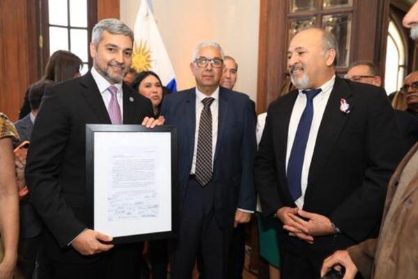 Presidente recibió carta de disculpas de niños uruguayos por la guerra de la Triple Alianza - .::Agencia IP::.