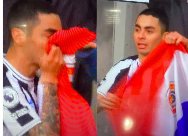Besando la bandera paraguaya Miguel Almirón festejó su golazo