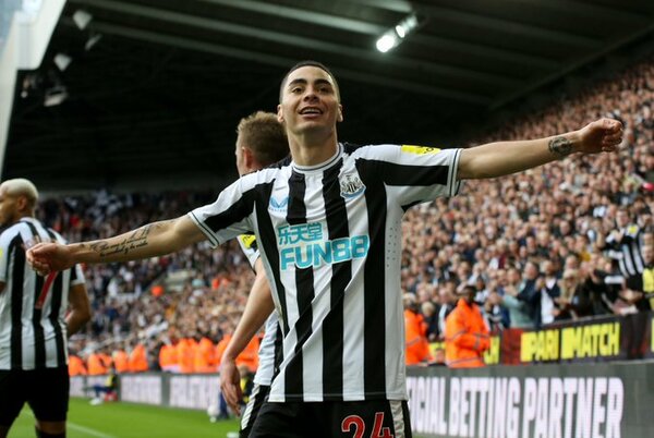 Almirón suma un nuevo gol y el Newcastle arrolla en la Premier
