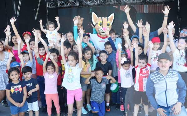 Crónica / [GALERÍA] ¡Aguante Tiríka! También se robó el corazón de los niños y niñas