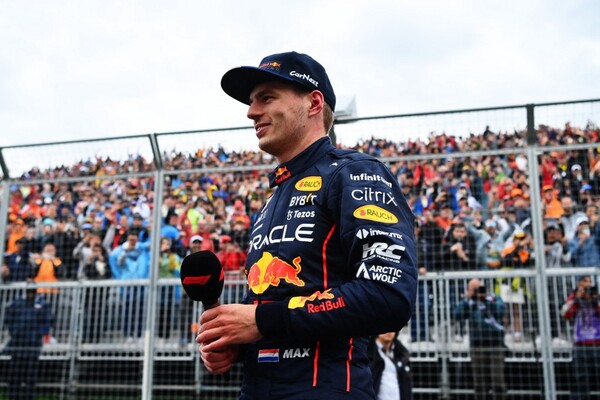 Verstappen da paso importante hacia el título con pole position en Japón