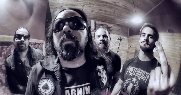 La Nación / Tarde a puro metal en el centro