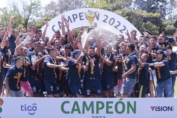 División Intermedia: Trinidense levanta la copa - Fútbol de Ascenso de Paraguay - ABC Color