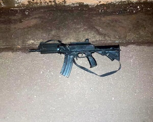 Fusil robado de comisaría paraguaya aparece en poder de sicario brasileño - Policiales - ABC Color