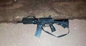 Crónica / Fusil robado de una comisaría aparece en manos de un matón rapai