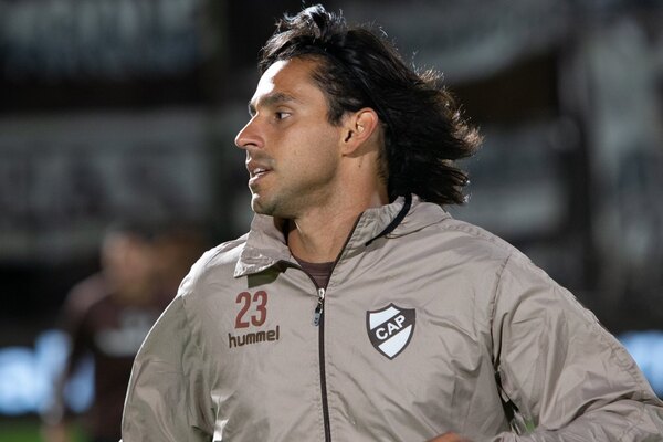 'Conejo' Benítez marcó un golazo, pero Platense no pudo ante Colón