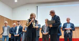 La Nación / Guitarra de Oro: galardonan a Berta Rojas por su trayectoria artística