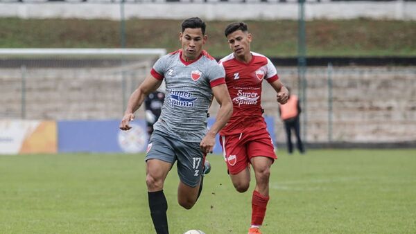 Intermedia: No tenían remeras y usaron las del rival