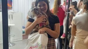 Formó fila 4 horas e hizo de todo para conseguir su Tiríka de peluche