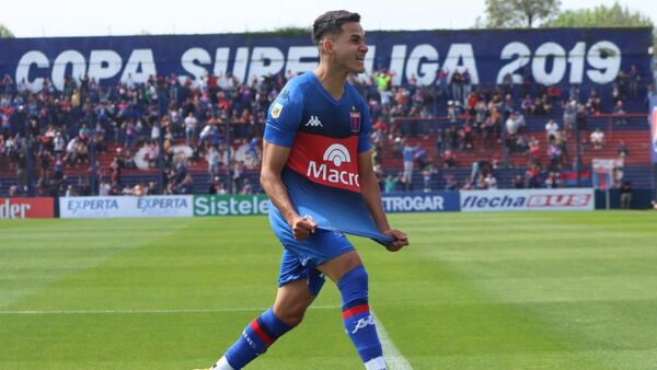 Blas Armoa se luce con un doblete en el fútbol argentino