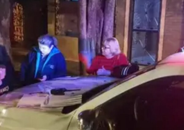 Mamá abandonó a sus hijos para ir a farrear y fue denunciada por uno de ellos - Noticiero Paraguay