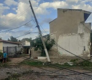 Fuertes vientos causaron numerosos cortes de energía eléctrica - Nacionales - ABC Color