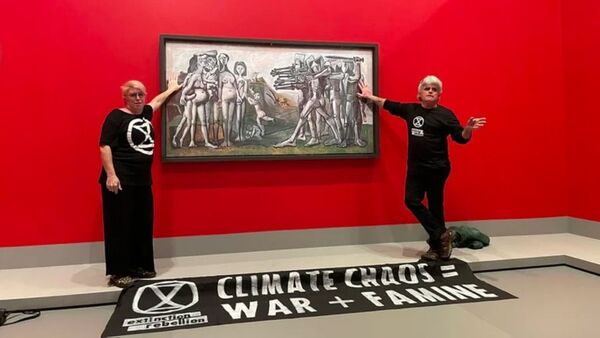 Descerebrados: Activistas ambientales se pegaron a un cuadro de Picasso a modo de protesta - Informatepy.com