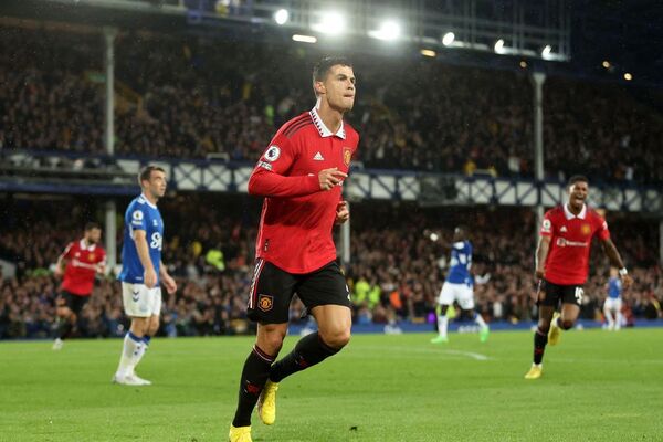 Cristiano Ronaldo deja atrás su mala racha y marca su gol 700 a nivel de clubes | 1000 Noticias