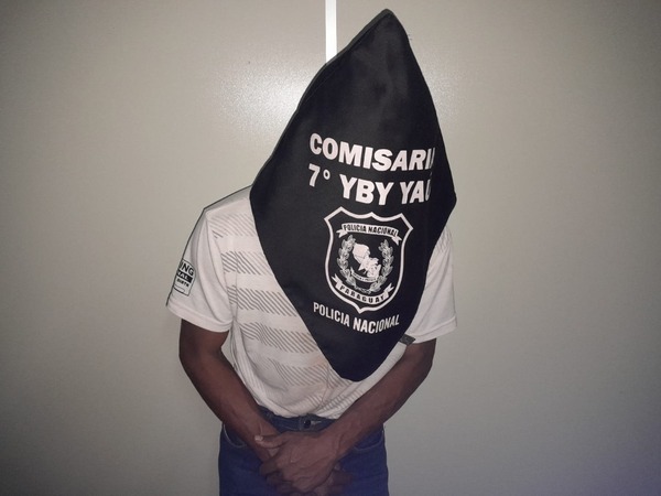 Ebrio irrumpe una iglesia y amenaza con arma blanca a los presentes